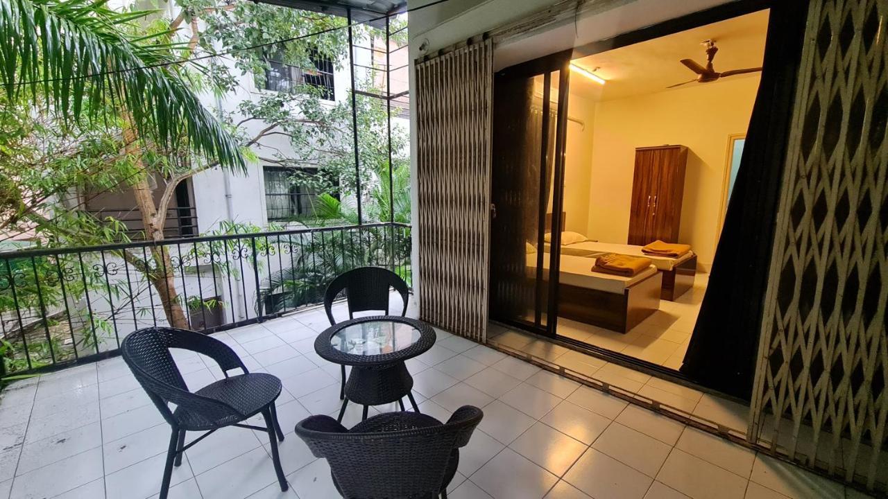 Hostel Rostel Backpackers *