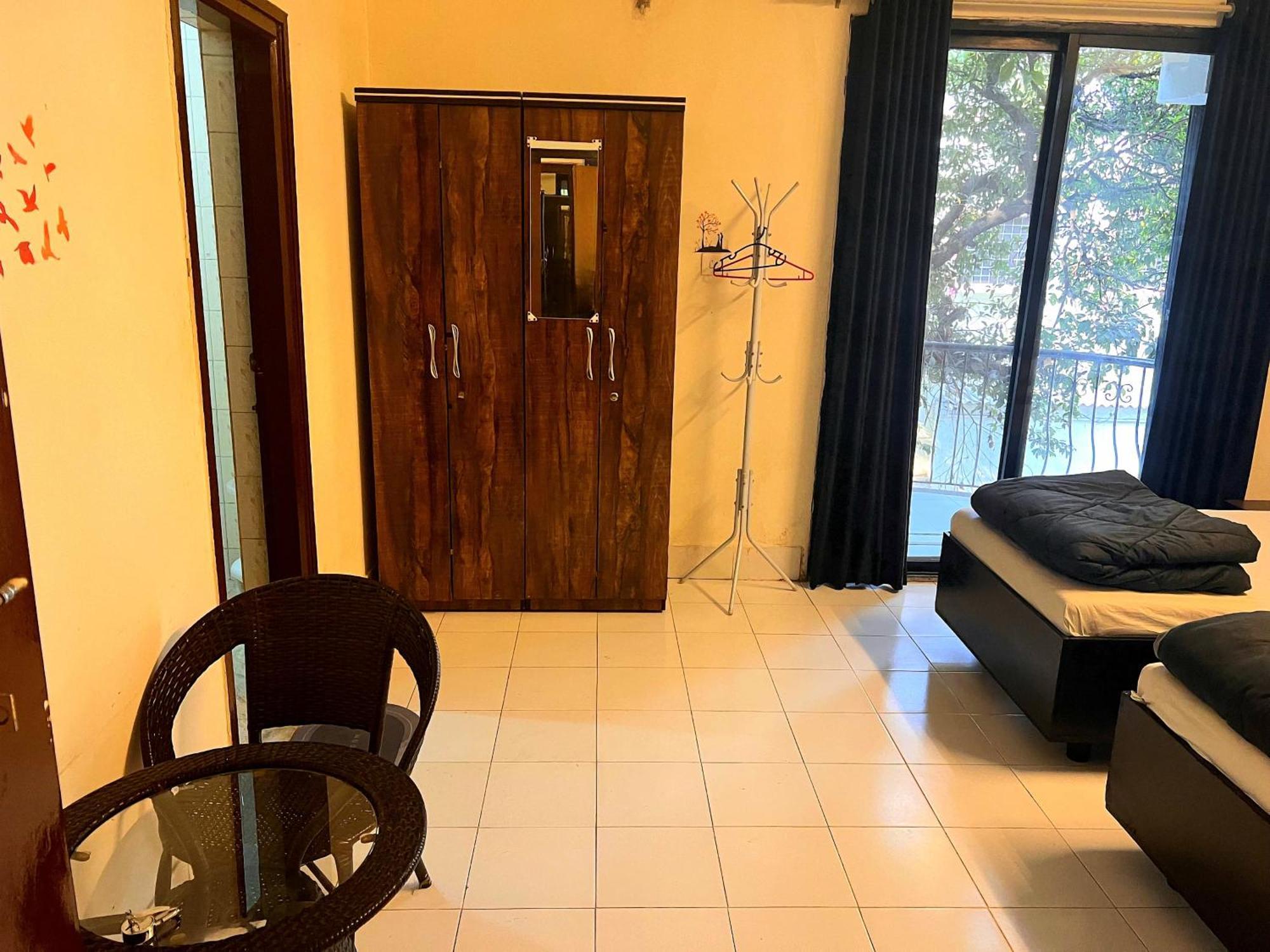Rostel Backpackers Hostel *